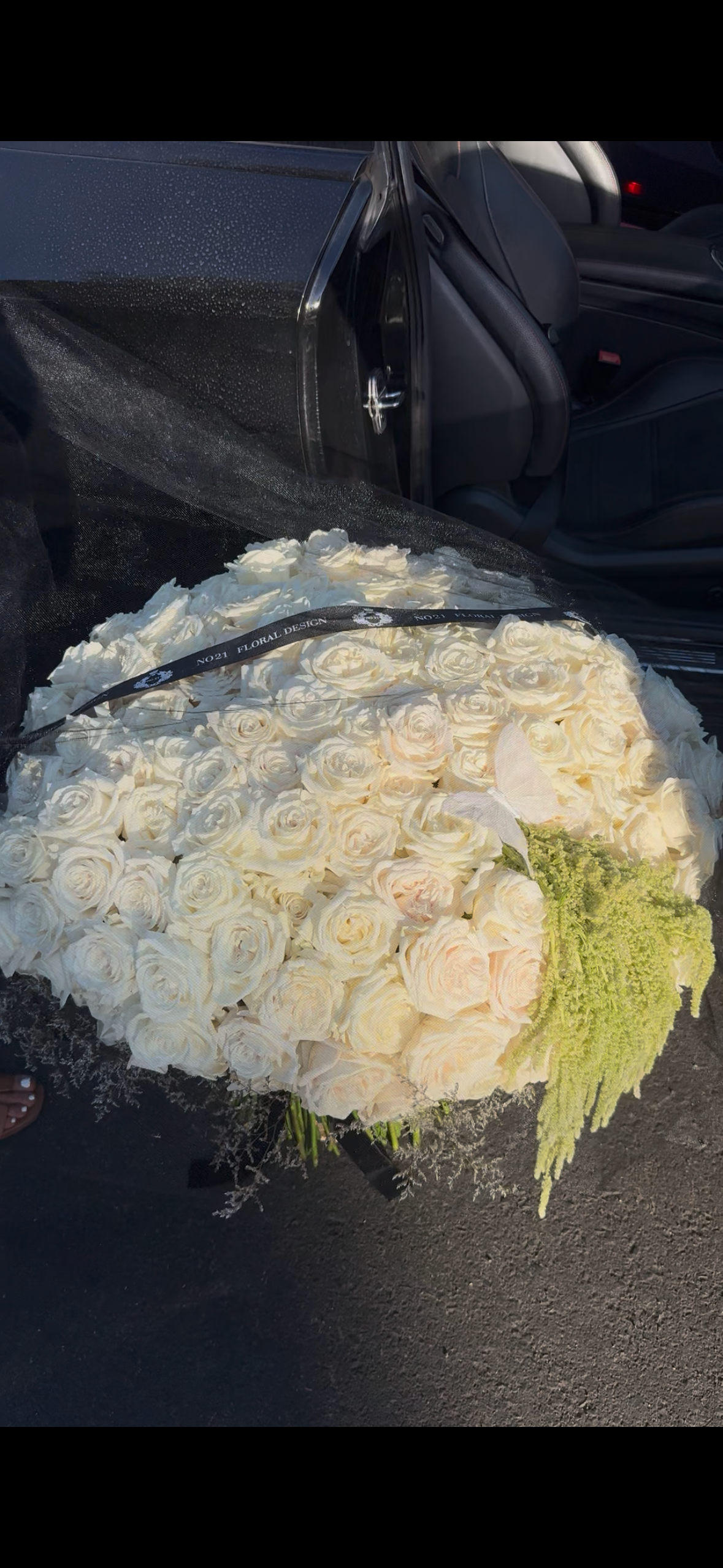 Heavenly Rose Cloud Bouquet - Image 4